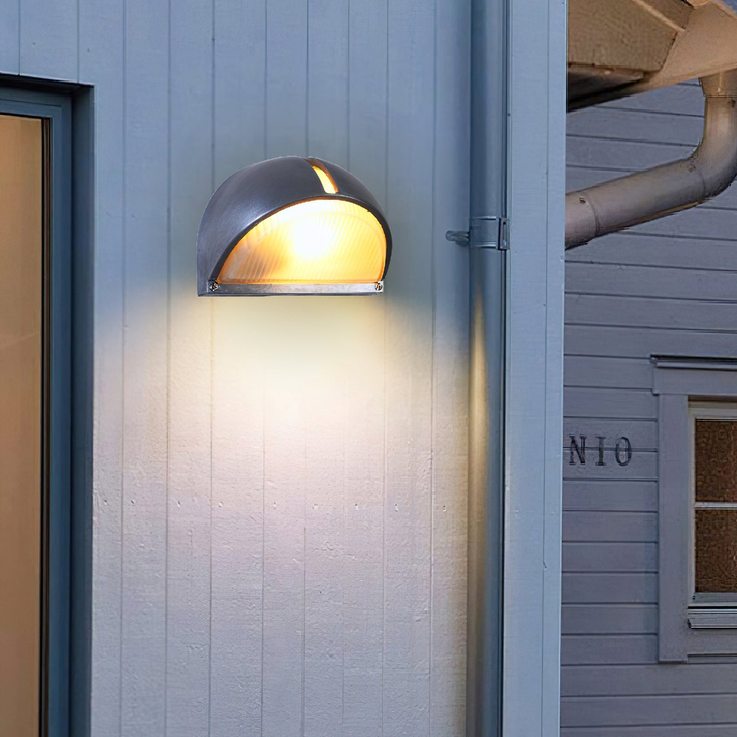 Sea-Inspired Outdoor Wall Sconce – 1-Light Wall Lamp in Multiple Sizes for Stylish Exterior Lighting 2